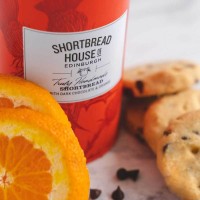 BISCUITI ARTIZANALI CU UNT, PORTOCALA SI PERLE DE CIOCOLATA SHORTBREAD 140G